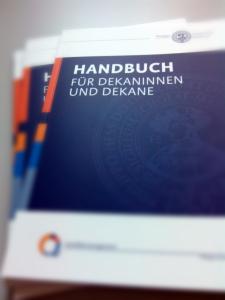 Handbuch Dekane/innen - druckfrisch
