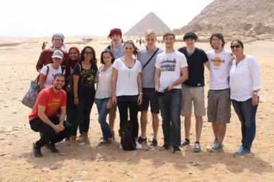 Phlink-Team vor den Pyramiden von Gizeh