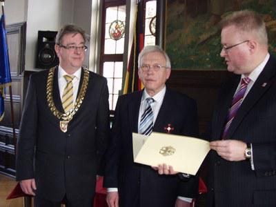 Bundesverdienstkreuz Prof. Schaal Bundesverdienstkreuz Prof. Schaal