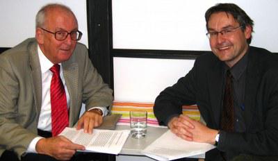 Die Professoren Lenz (li.) und Kampmann (r.) freuen sich über die Bewilligung von DFG-Fördermitteln für ihr gemeinsames Forschungsprojekt. Die Professoren Lenz (li.) und Kampmann (r.) freuen sich über die Bewilligung von DFG-Fördermitteln für ihr gemeinsames Forschungsprojekt.
