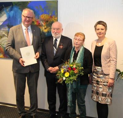 Verleihung des Bundesverdienstkreuzes an Prof. Aumüller