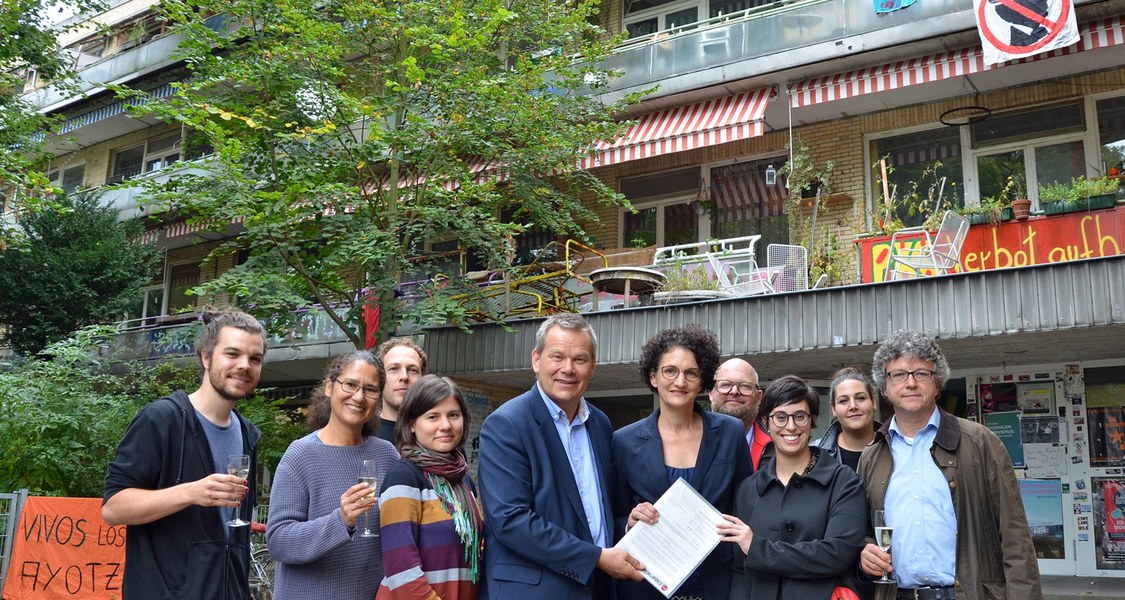 Gruppenbild vor dem Wohnheim Bettenhaus in Marburg