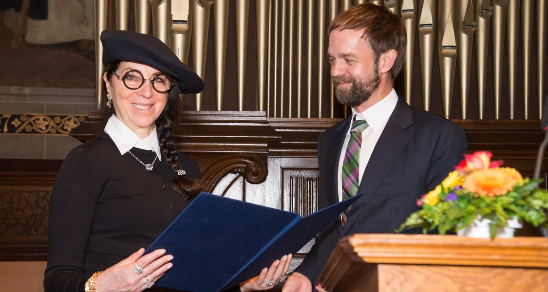 Foto von Ydessa Hendeles und Prof. Dr. Malte Hagener bei der Verleihung