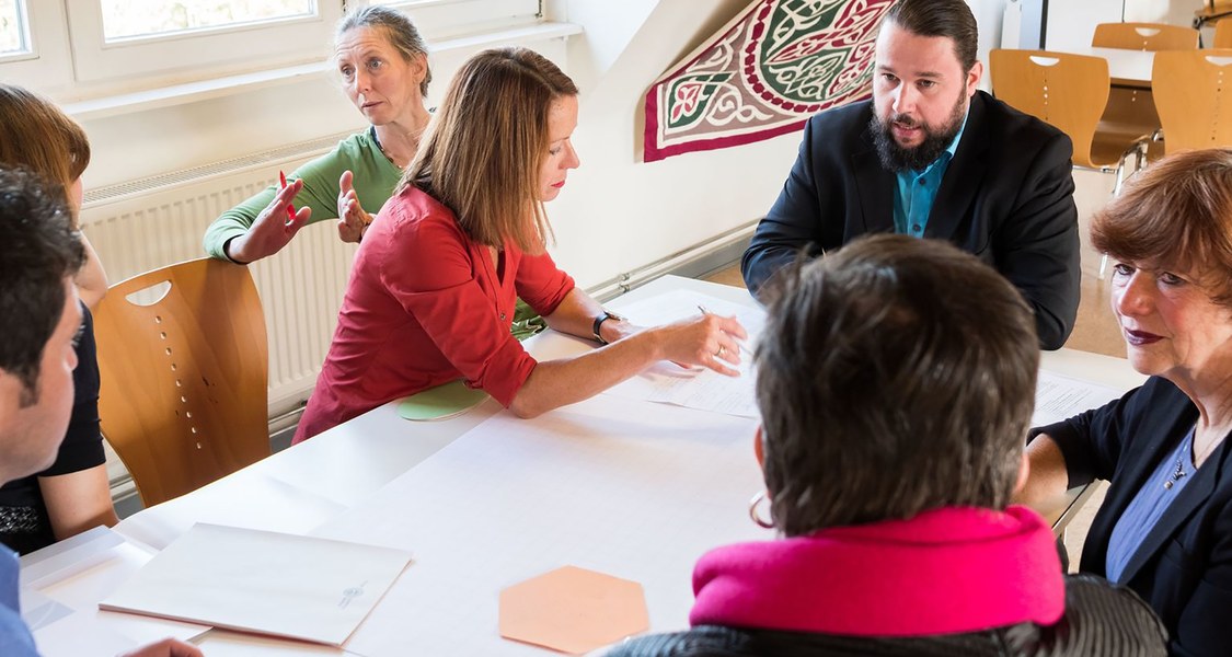 Foto von Beschäftigten der Universität in einem Workshop