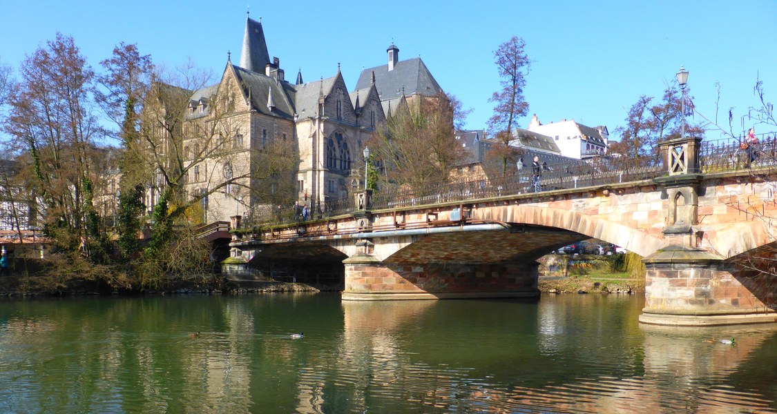 Alte Universität mit Weidenhäuser Brücke