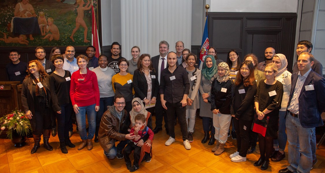 Gruppenfoto der Wissenschaftlerinnen und Wissenschaftler