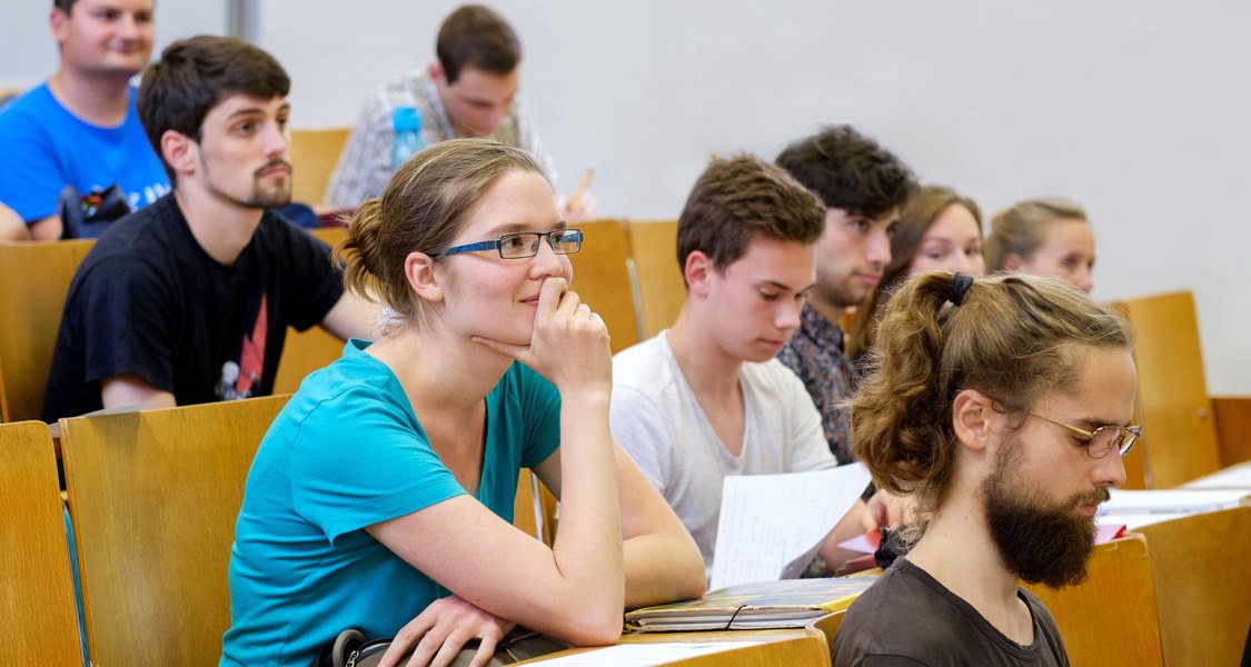 Gruppenszene im Hörsaal