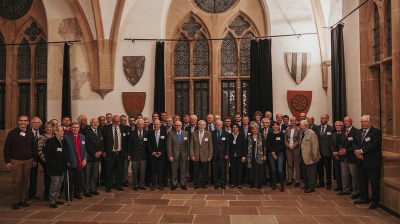 Gruppenfoto mit allen anwesenden Gold- und Silber-Jubilaren und Jubilarinnen