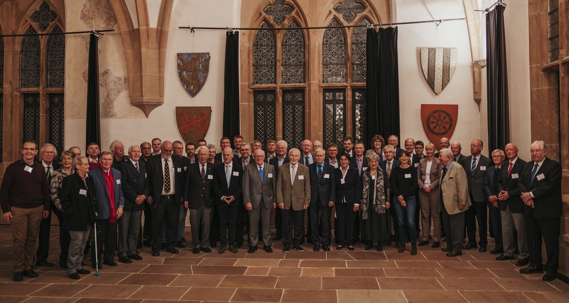 Gruppenfoto mit allen anwesenden Gold- und Silber-Jubilaren und Jubilarinnen