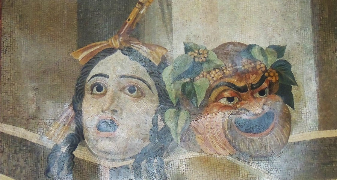 Foto von antiken Komödienmasken