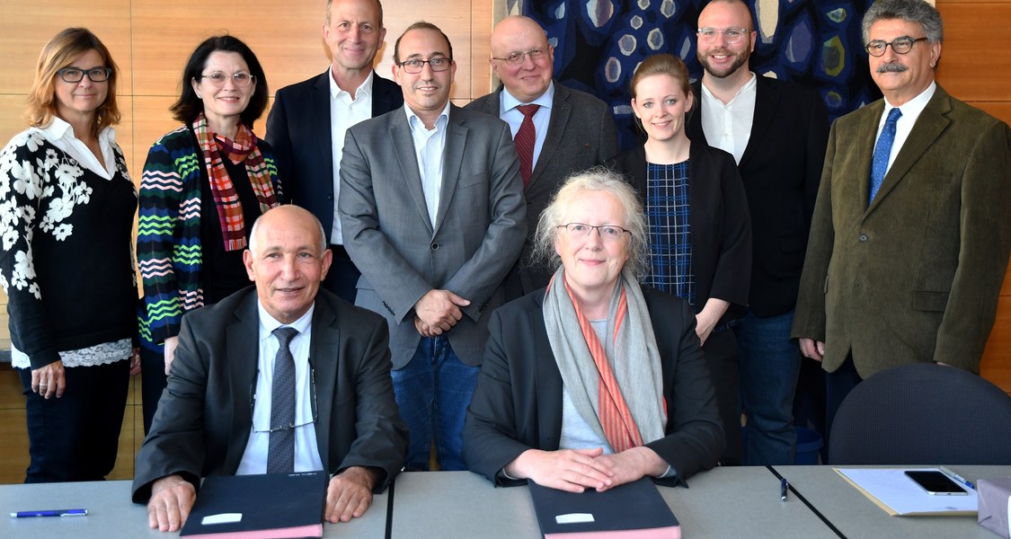 Gruppenfoto mit den Beteiligten am neuen Merian-Zentrum MECAM