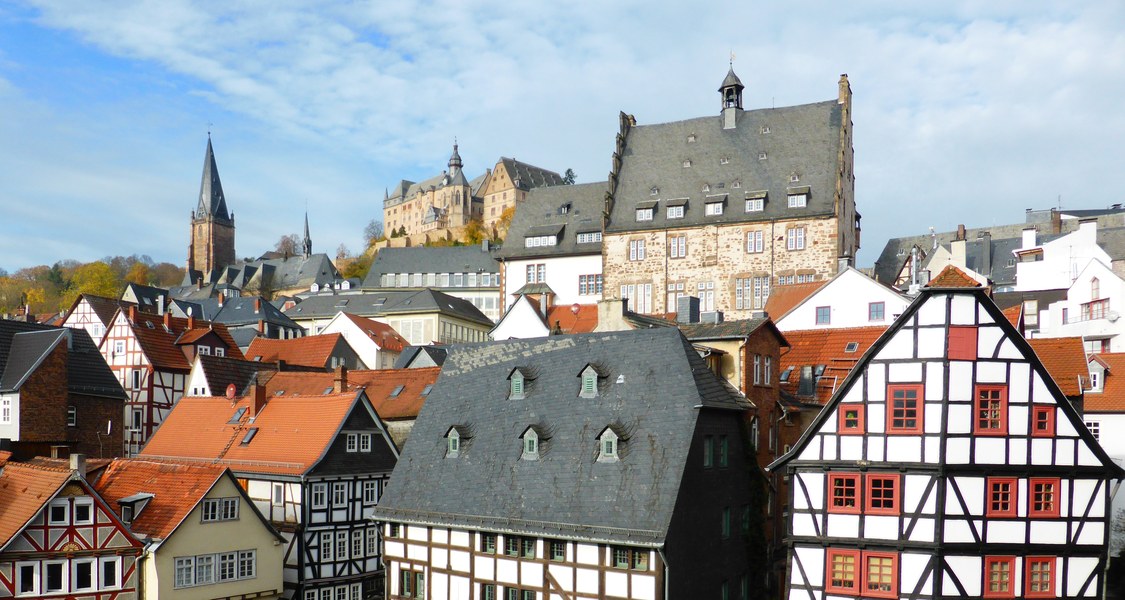 Blick auf die Marburger Oberstadt mit Schloss und Lutherischer Pfarrkirche