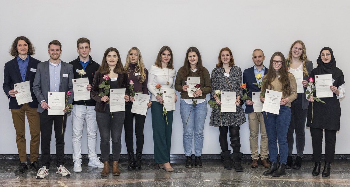 Gruppenbild der Stipendiatinnen und Stipendiaten