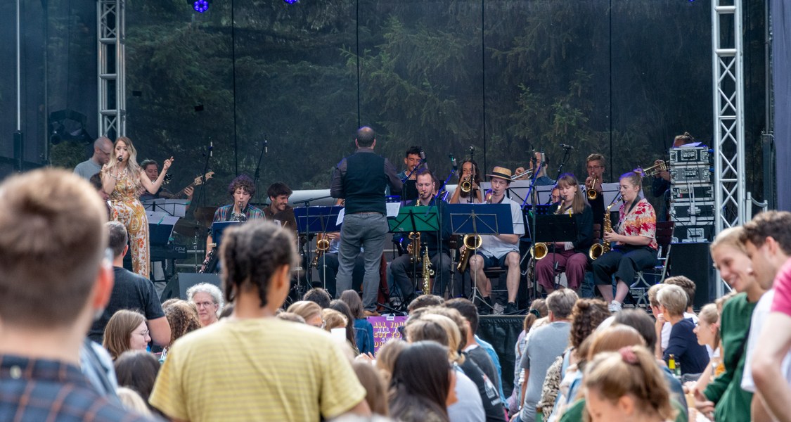 Auftritt der Studierenden Big Band beim Uni Sommerfest 2022