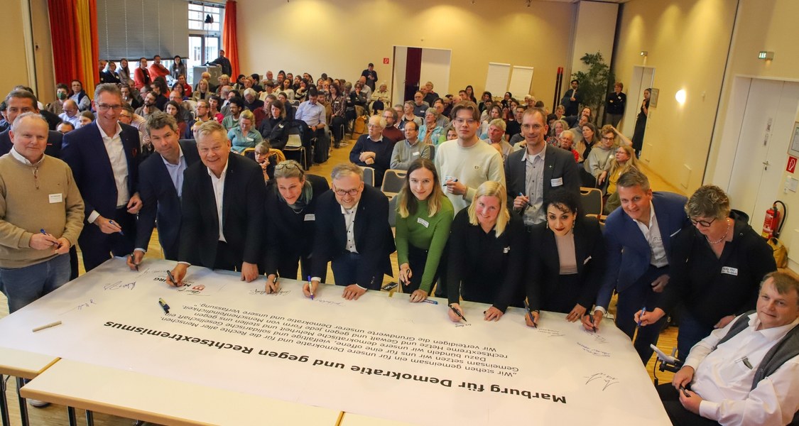 Gruppenfoto bei der Unterzeichnung der Marburger Erklärung