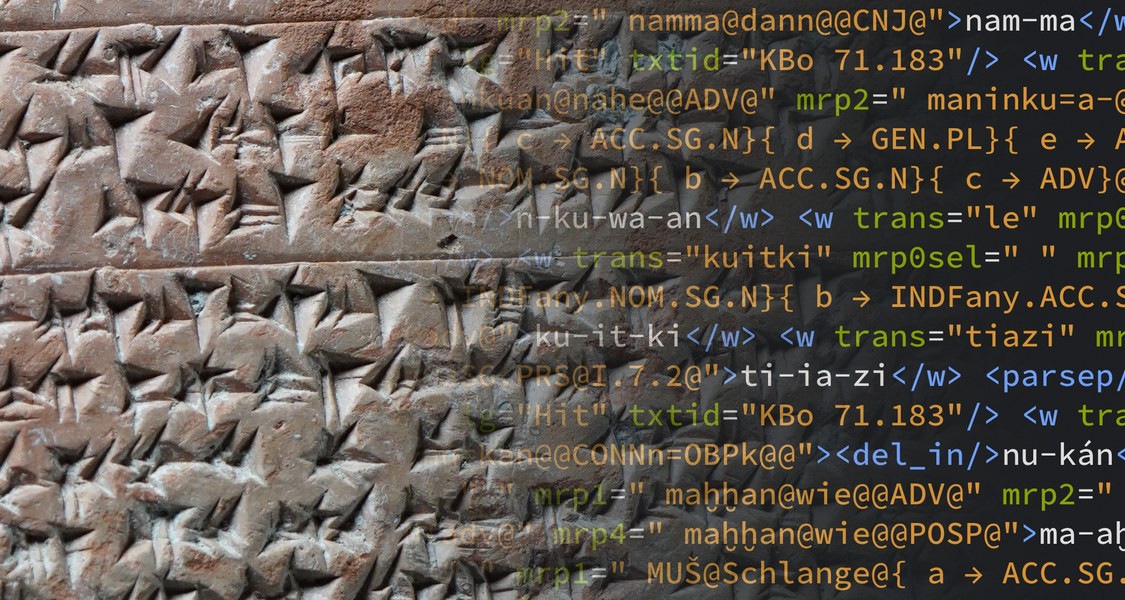Keilschrift und Computercode