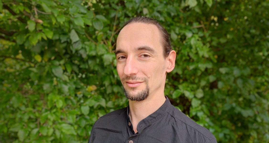 Maximilian Mehner vor Grün