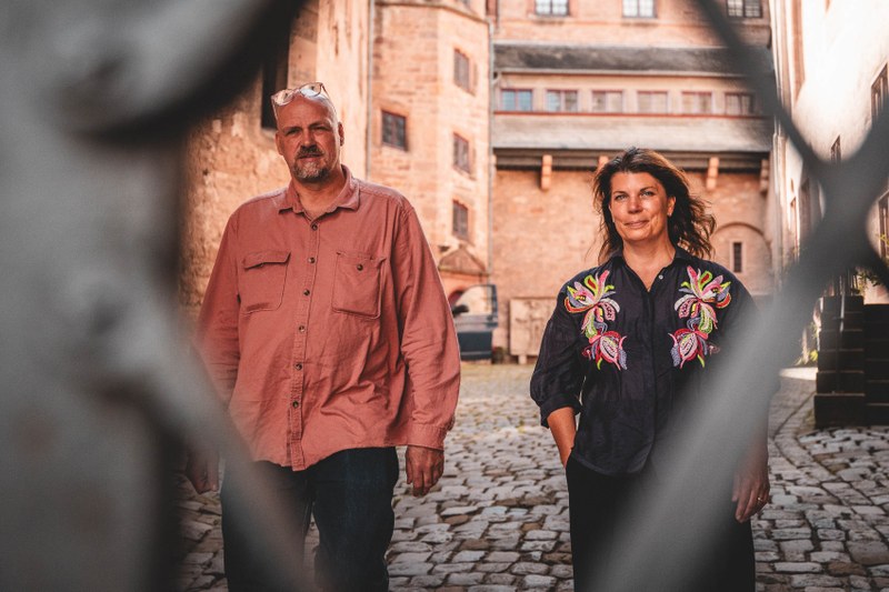 Die Künstler*innen Daniel Wetzel und Helgard Haug