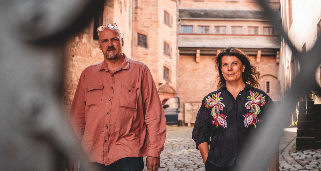 Die Künstler*innen Daniel Wetzel und Helgard Haug