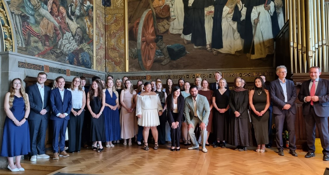 Gruppenfoto einer Absolventenfeier