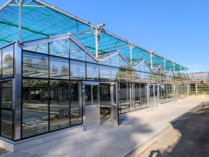 Foto der Gewächshäuser von außen