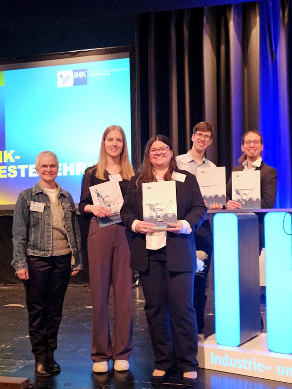 Gruppenfoto der ehemaligen Azubis