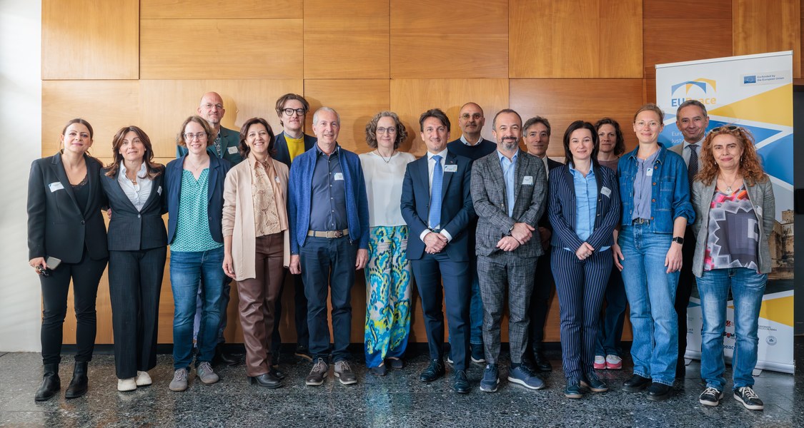 Gruppenfoto mit Menschen aus Marburg und Calabrien