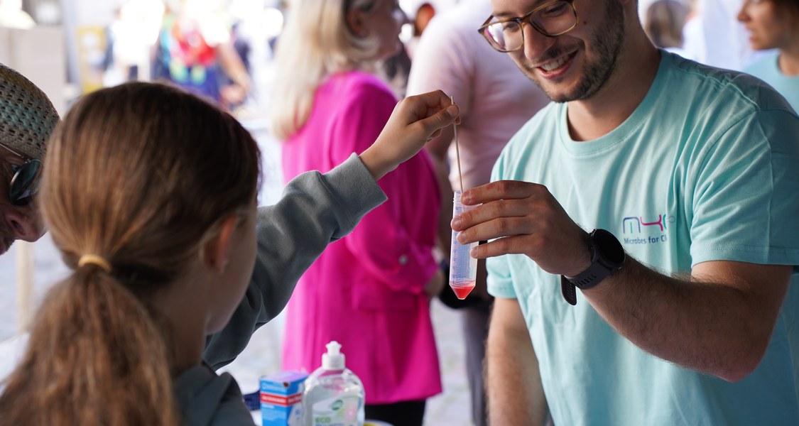Experiment auf dem Marktplatz der Forschung