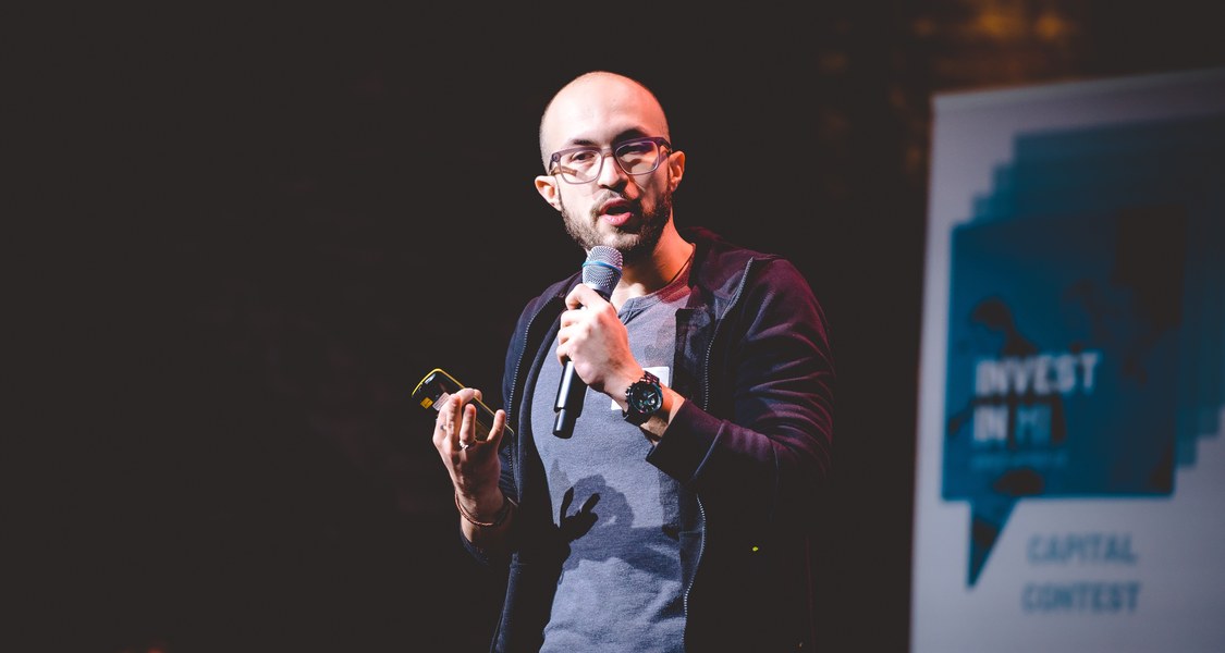 Foto einer Person bei einem Pitch