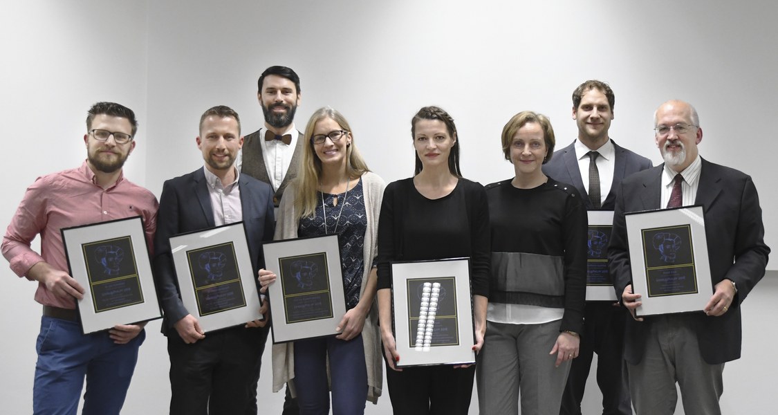 Gruppenfoto der Preisträgerinnen und Preisträger