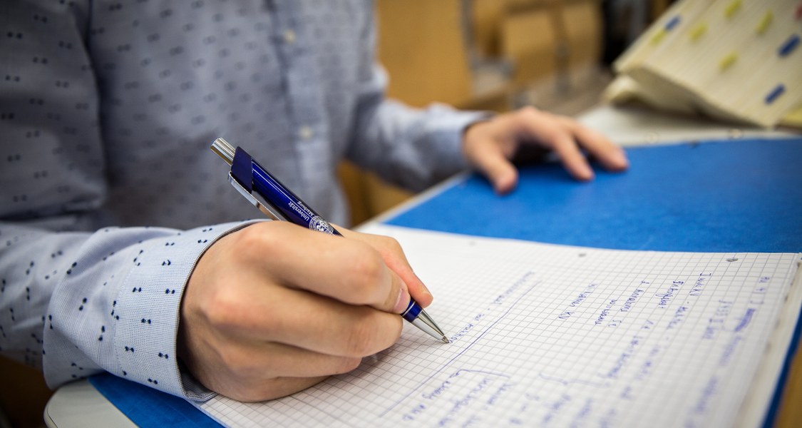 Notizblock, der gerade beschrieben wird