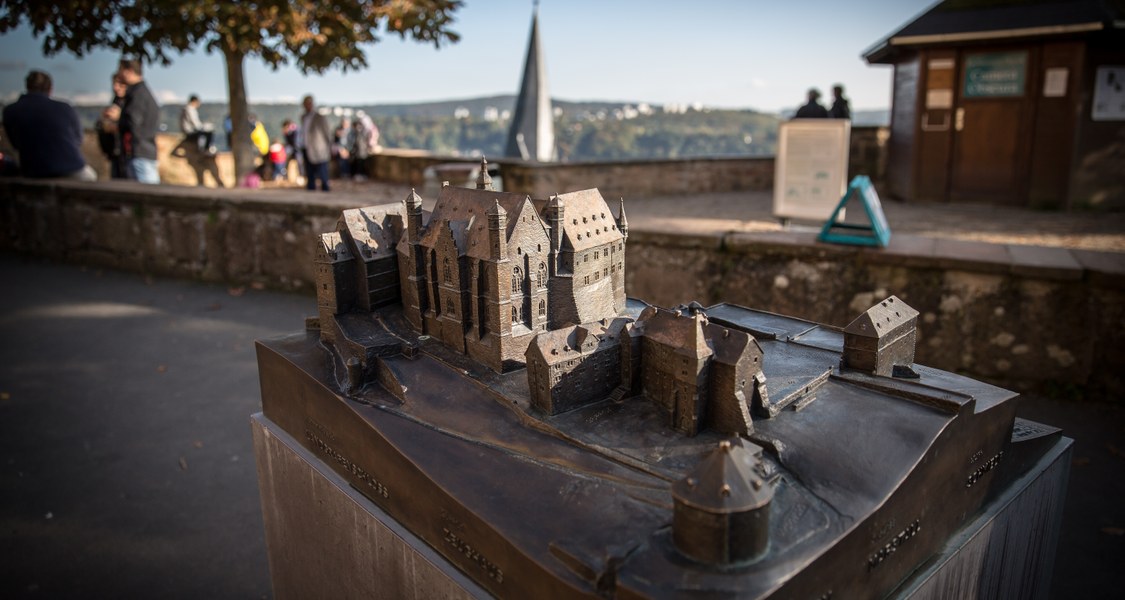 Modell des Landgrafenschlosses, welches für Sehbehinderte in Marburg aufgestellt wurde.