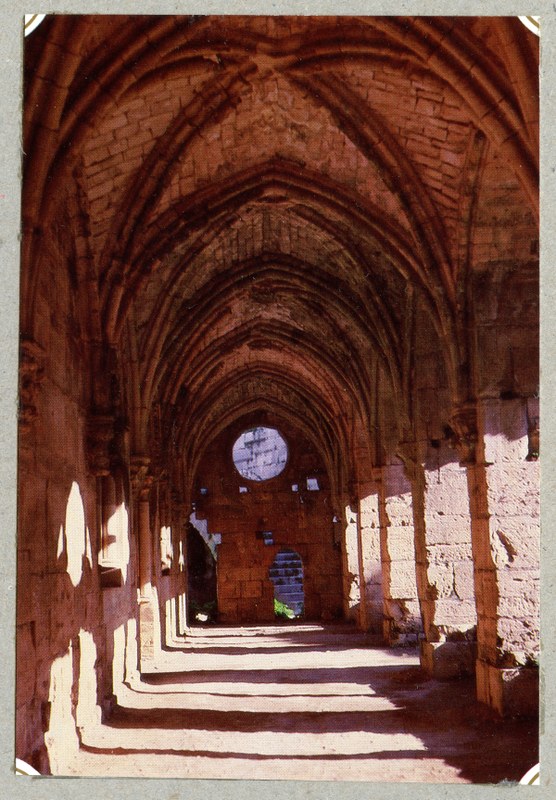Archivbild: Krak des Chevaliers, Arkadengang mit teilweise ausgebrochenen Wänden (1985, G. Koch)