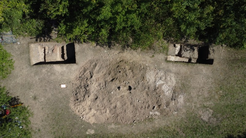 Orthogonale Drohnenaufnahme der Grabung