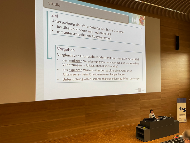 Auf dem Foto ist Dr. Daniela Bahn bei Ihrem Vortrag auf dem 35. dbs-Workshop Klinische Linguistik in Erfurt zu sehen.