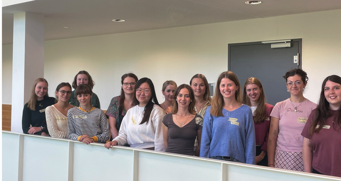 Gruppenfoto der neuen Studierenden des Masterstudiengangs Klinische Linguistik im Wintersemester 2026/27