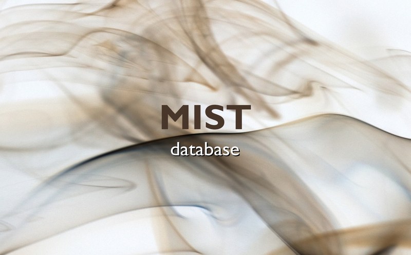 Grafik heller Nebel-/Rauchschwaden vor weißem Hintergrund. In der Mitte des Bildes steht der Schriftzug "MIST database" in dunkelbrauner und weißer Farbe.