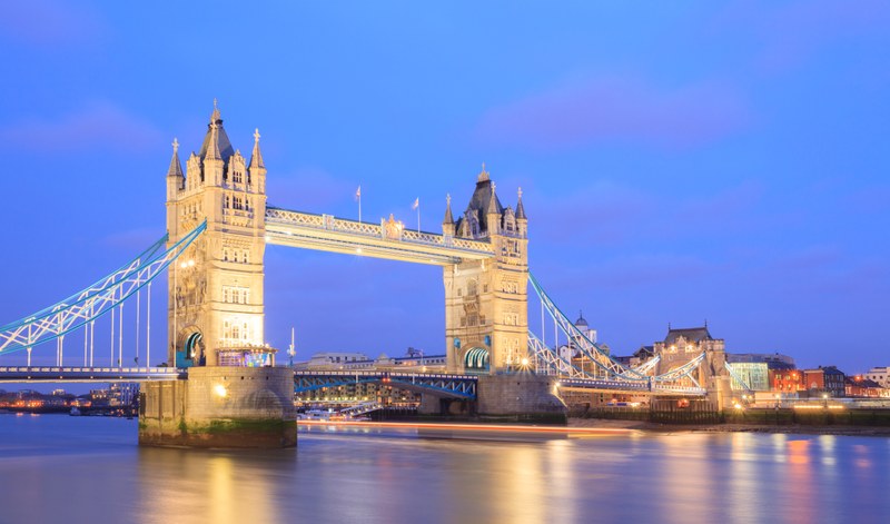 Tower Bridge bei Nacht