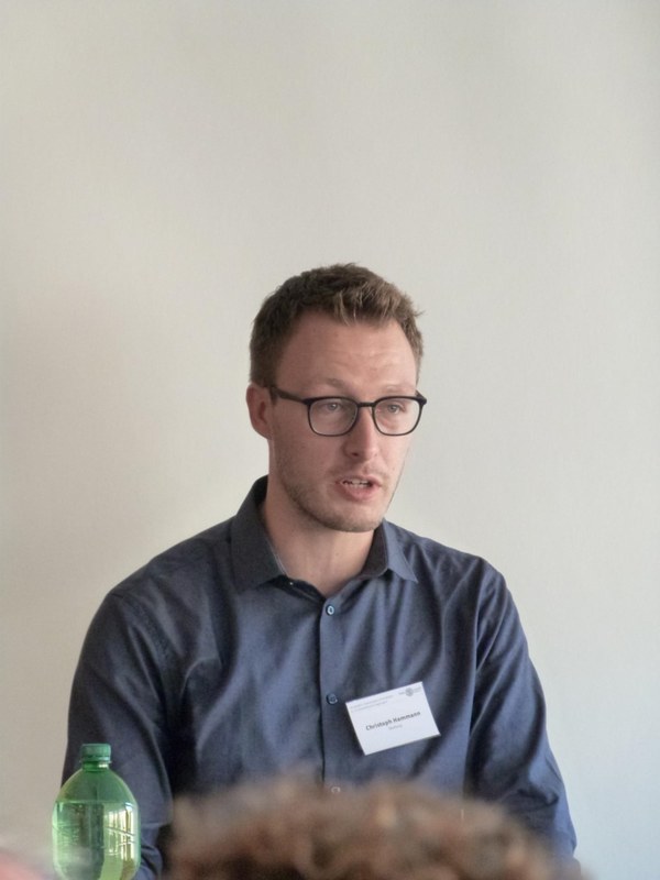 Tagungsteilnehmer beim Vortrag
