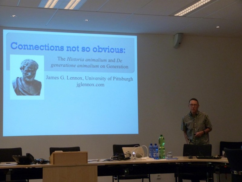 Tagungsteilnehmer beim PowerPoint-Vortrag