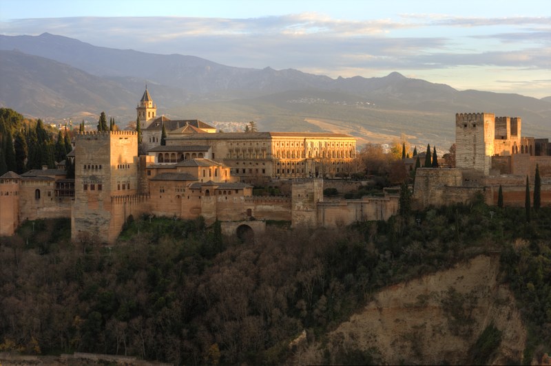 Alhambra führt zur Studiengangsseite des B.A.-Europäische Literaturen