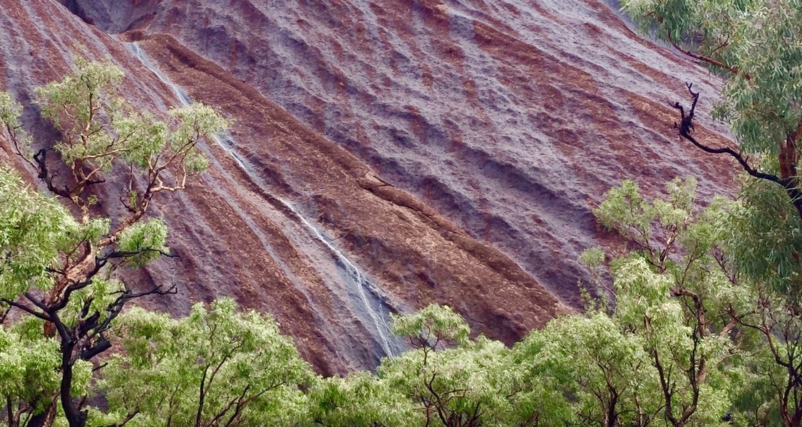 Bild des Ayers Rock in Australien.