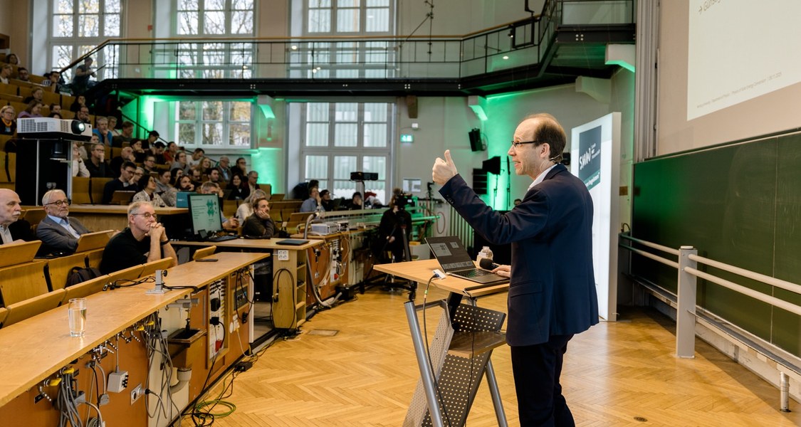 Schule mit Wissenschaft