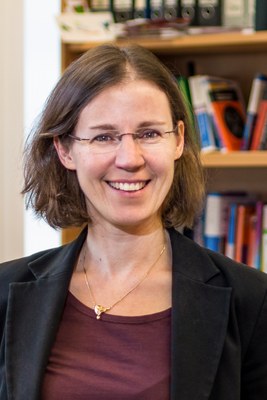 Hier sehen Sie ein Foto von Prof. Dr. Stefanie Dehnen