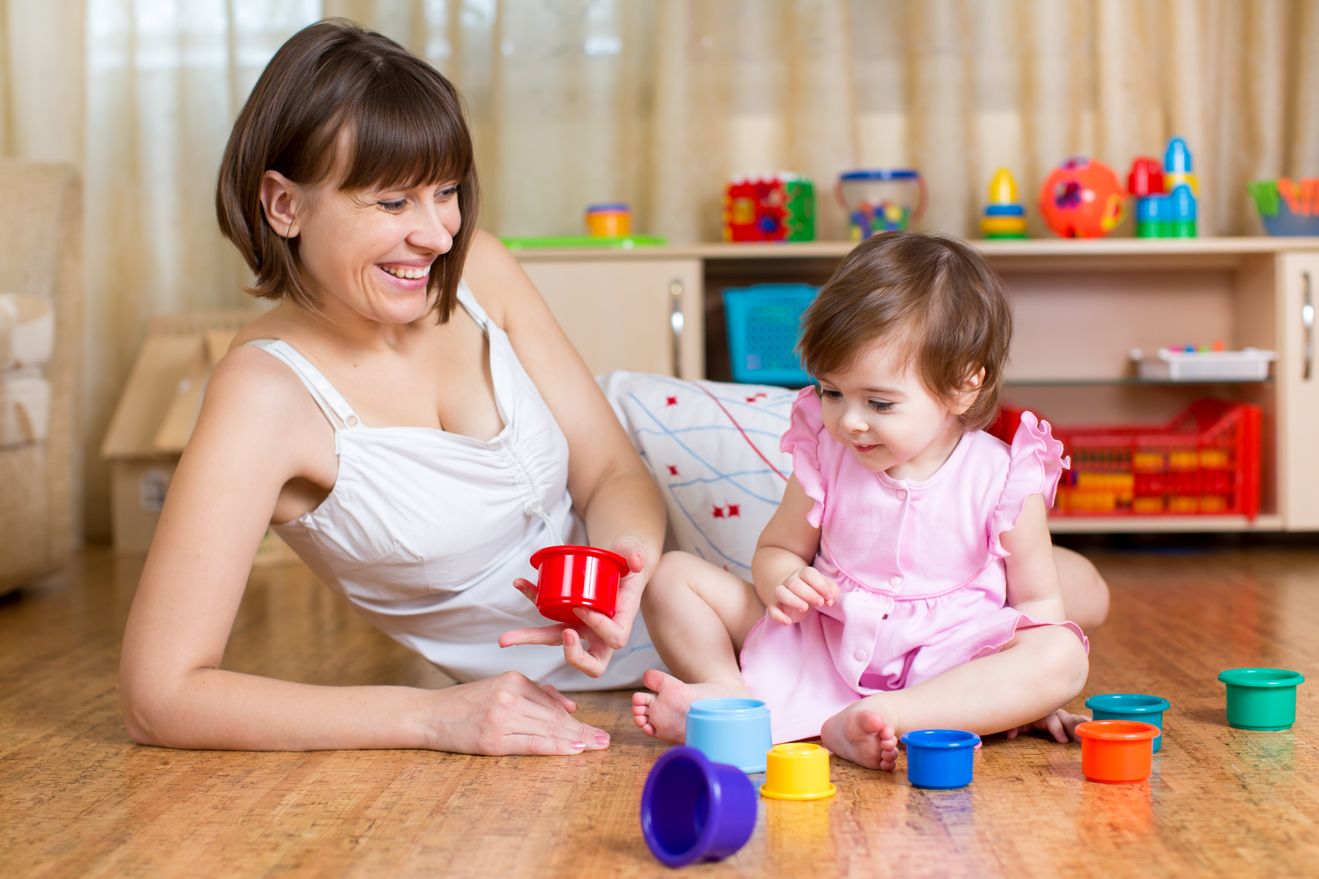 Crazy Mother Playing With Toys! Gratis