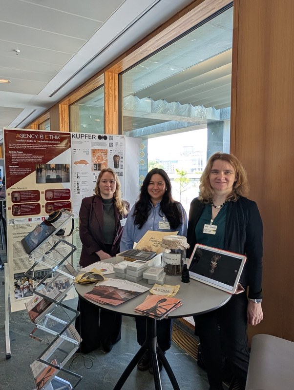 Von links nach rechts: Ricarda Gericke, Vanessa Obermair und Prof. Dr. Tanja Pommerening
