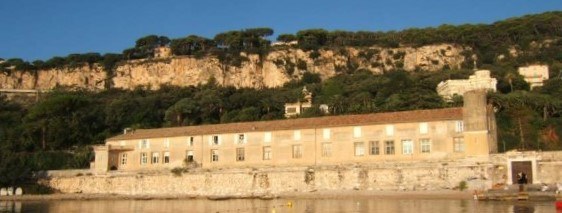 Foto: Wir wohnen und arbeiten für 2 Wochen im unmittelbar an der Bucht von Villefranche gelegenen IMEV (Institut de la Mer) der CNRS, Sorbonne.