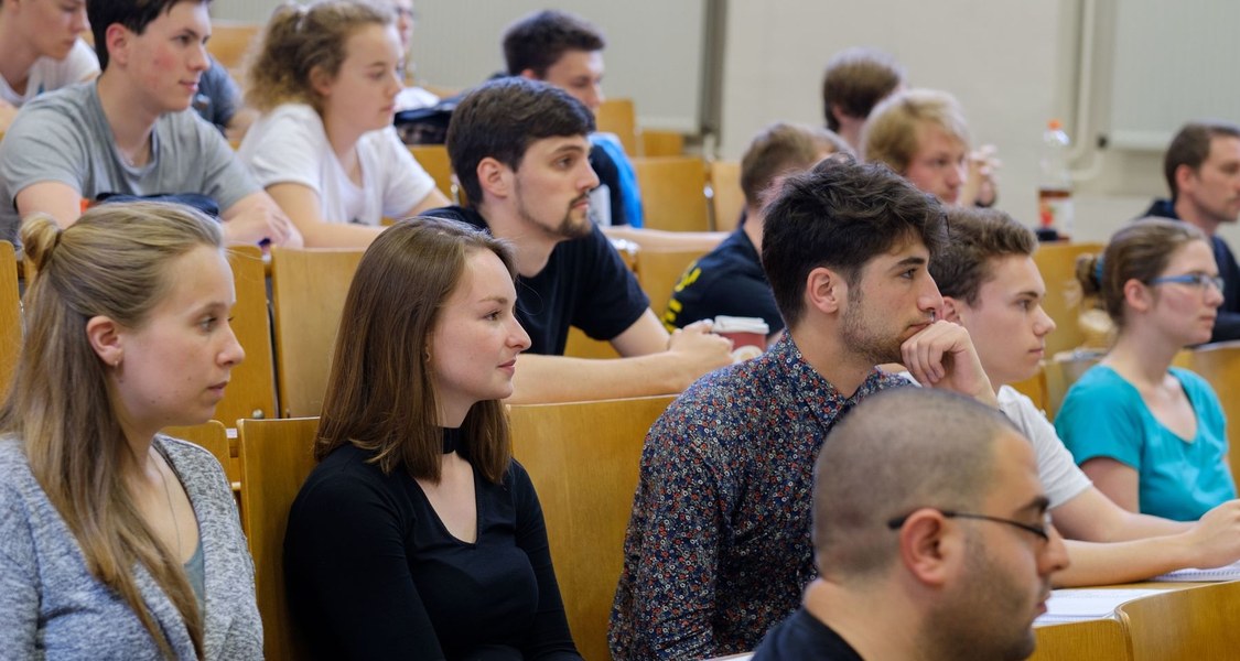 Studierende im Hörsaal