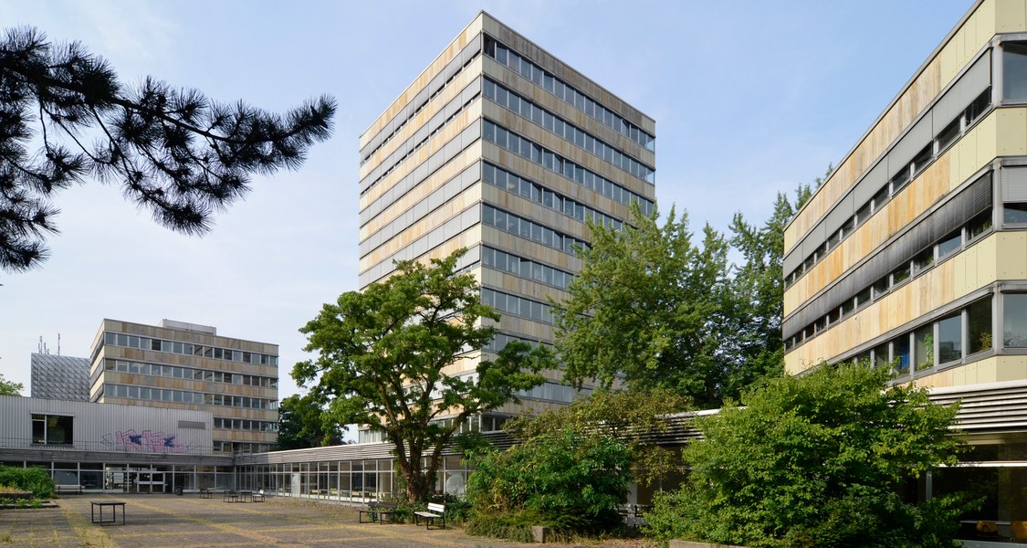 Philosophische Fakultät, Blick auf den Turm-C