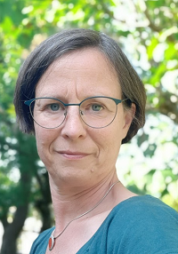 Auf diesem Foto sehen Sie Dr. Christine Hartig